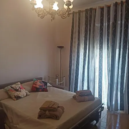 La Casa Di Rita アパート スルモナ